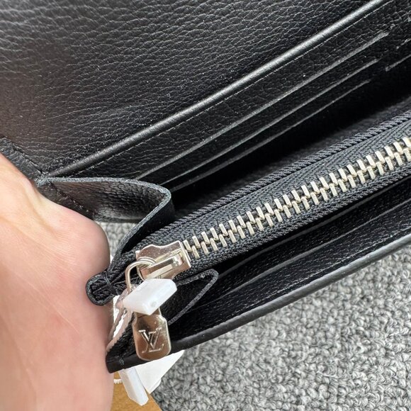 Louis Vuitton Leather Wallet 675-082125 - Picture 4 of 10